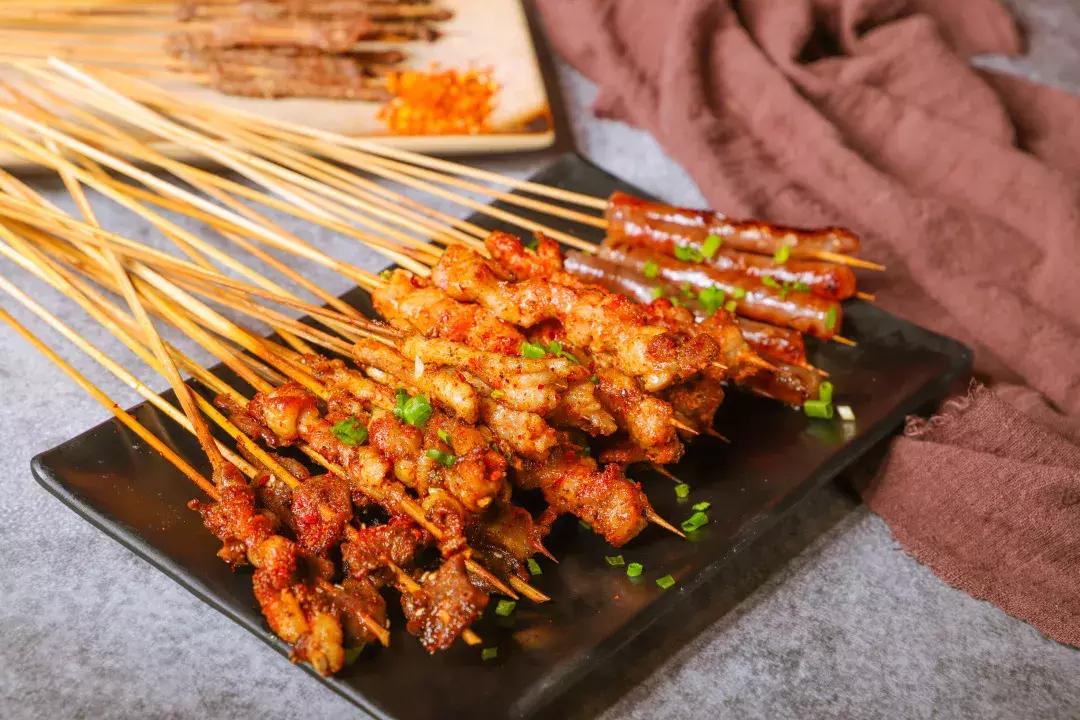 Wow~穿红衣就免单117！这家店到底什么来头！