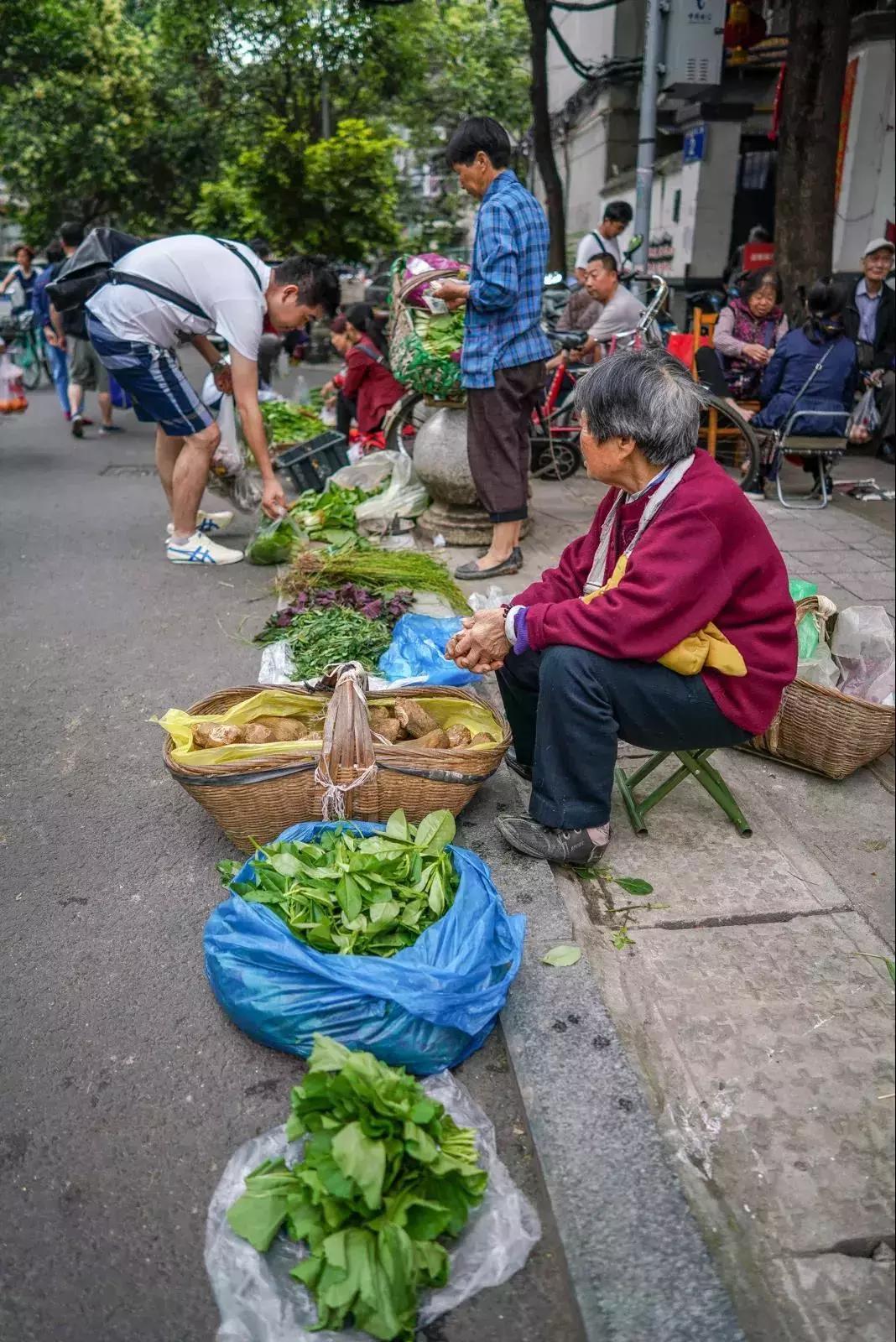 从钢管厂五区晃到莲花新区