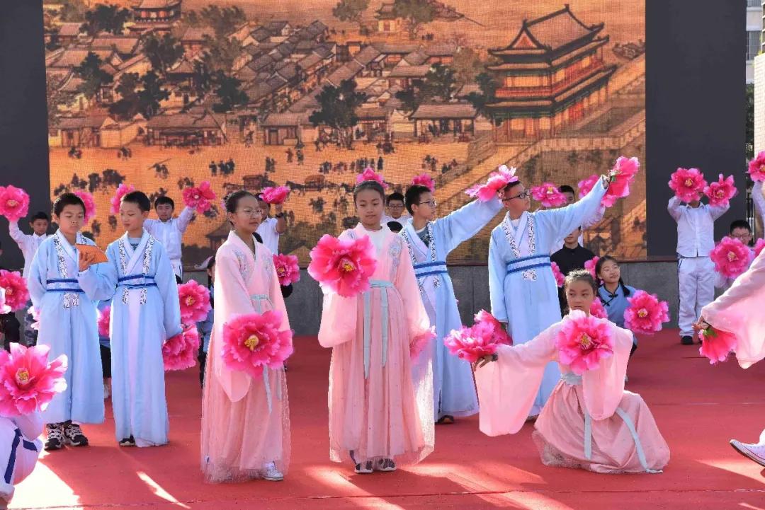 机器人在技能大赛上尬舞,世界机器人舞冠军挑战赛