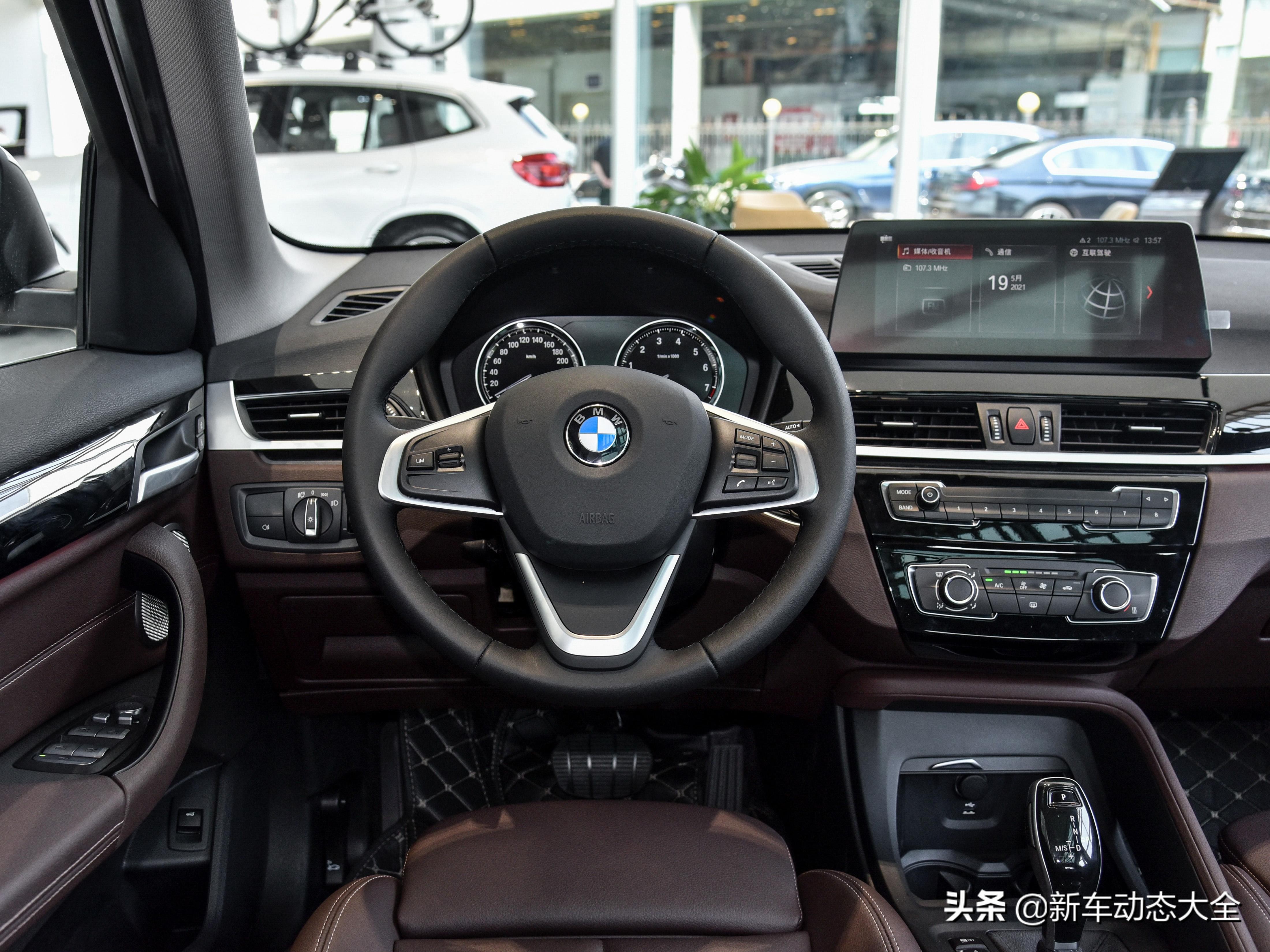 乘客多也能装得下实拍宝马X1