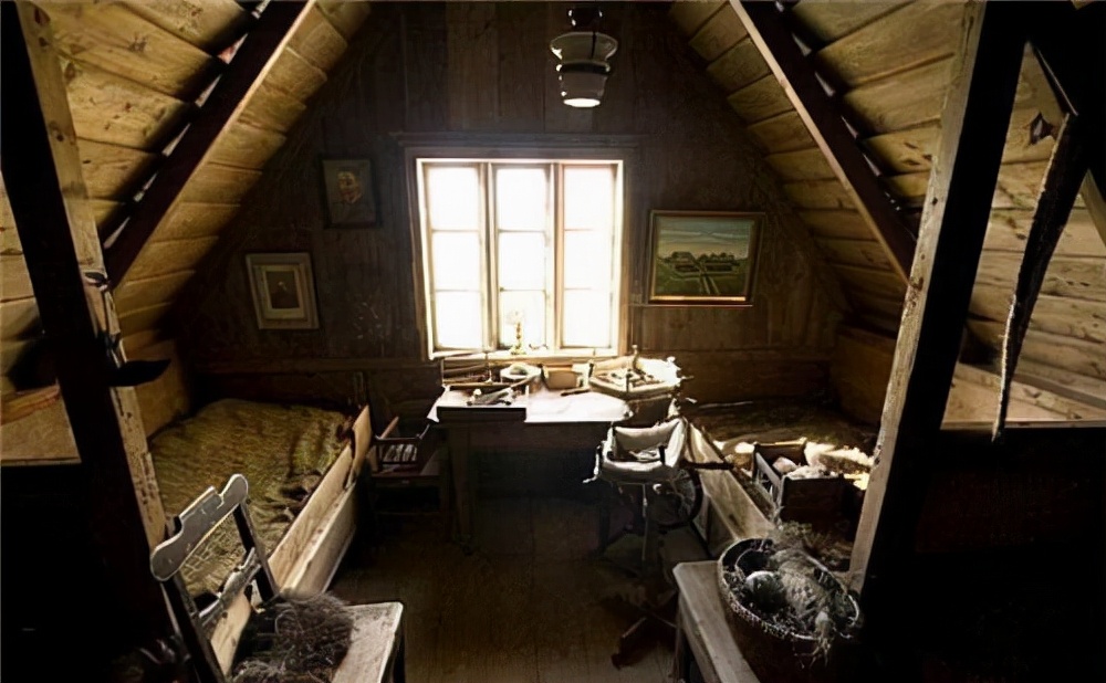 女子将情人藏阁楼20年,女子把情人藏在阁楼十年后续