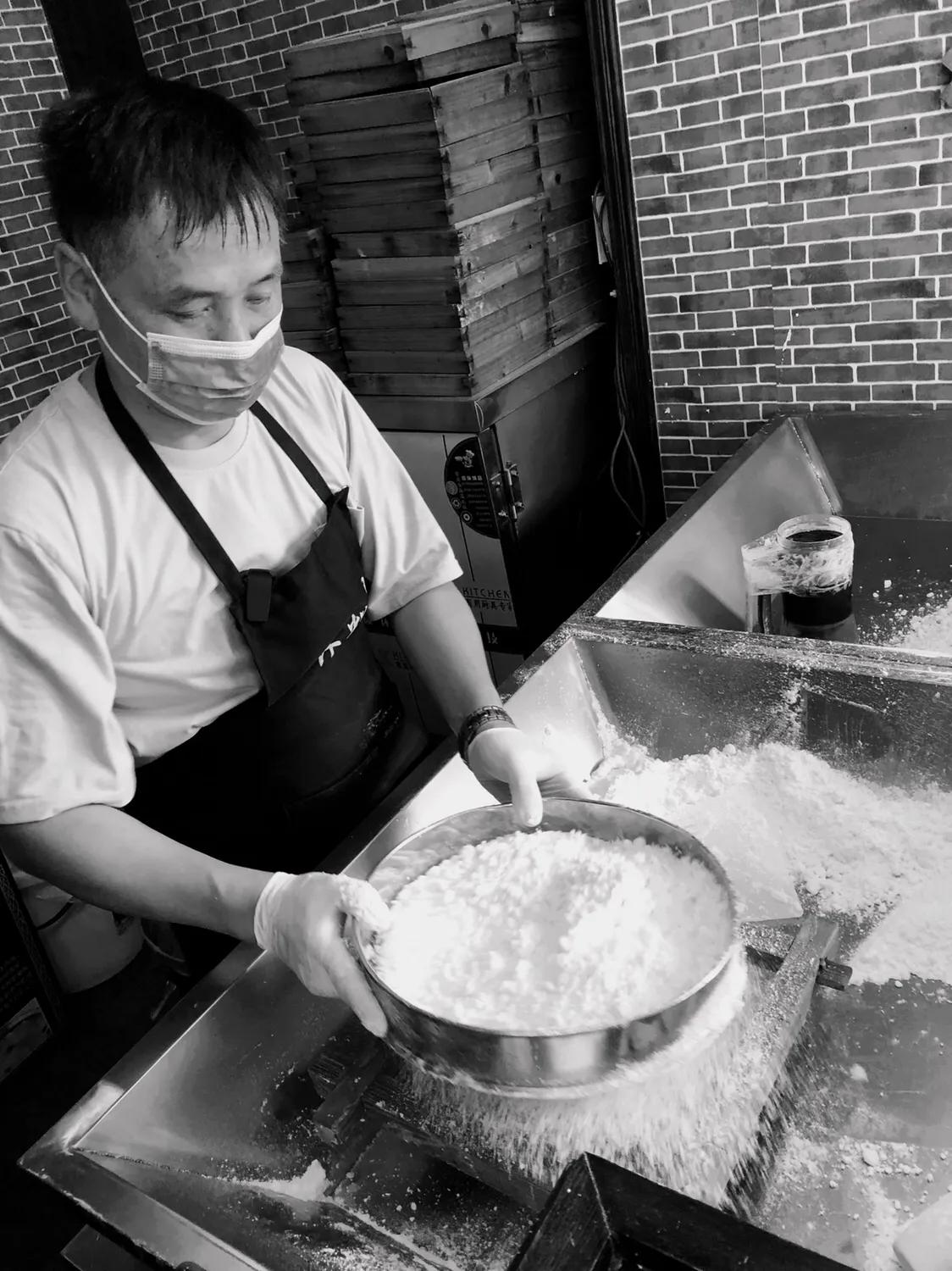 听戏享受这悠闲时光,听戏喝酒自在逍遥