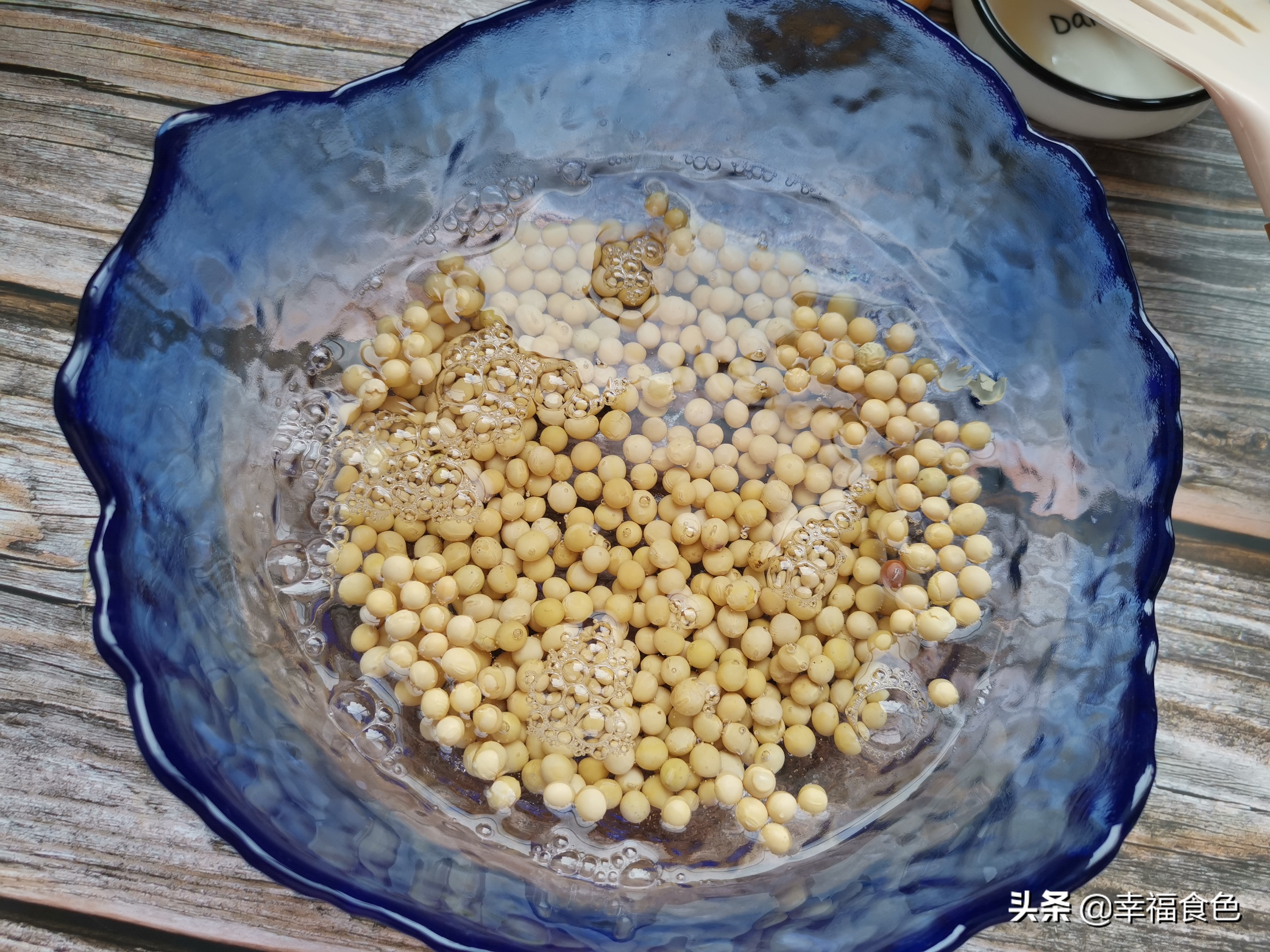 黄豆猪蹄汤的正宗做法,猪蹄黄豆汤最正宗的做法不焯水