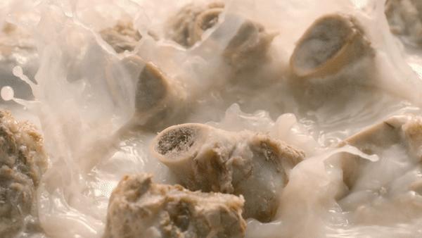 味千拉面大骨熬汤30年,味千拉面大骨熬汤三十年