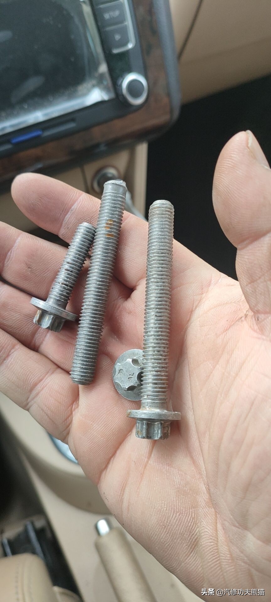 宝马e90325i2007款,宝马e90漏机油通病