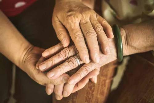 为什么妈妈好像很烦我,为什么妈妈总是那么烦我