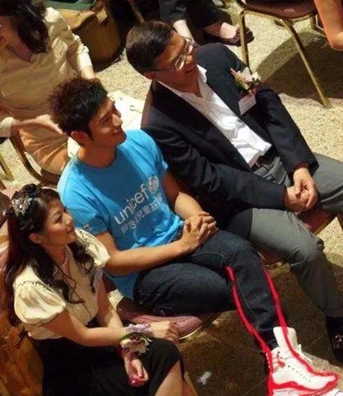 油腻！爱装逼！用力过猛！真的有人喜欢黄晓明吗？