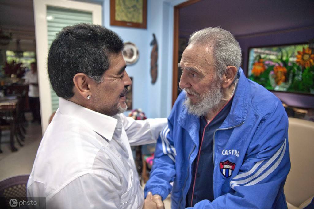 马拉多纳背后的故事,马拉多纳贝利的恩怨