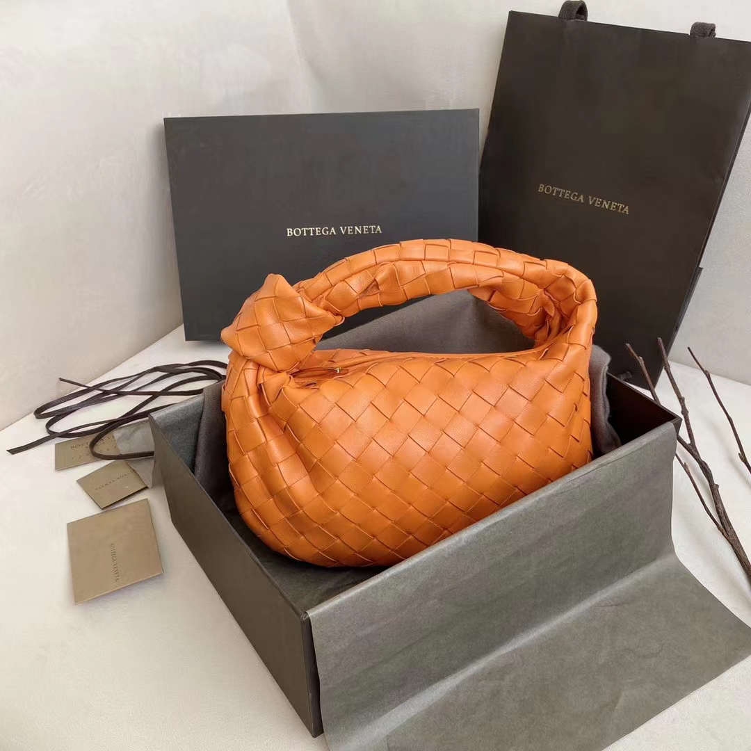 听说你最近又想买包了?值得入手的都在这里了