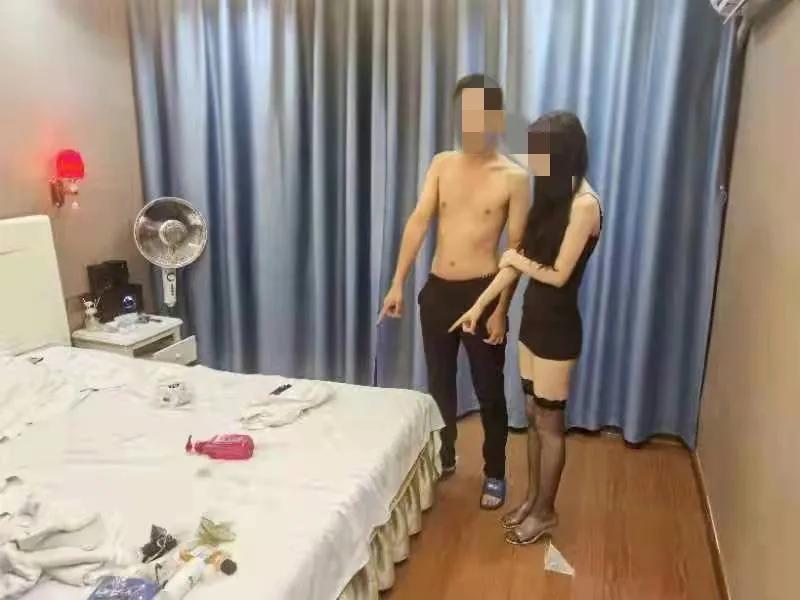 保健会所里淫秽秘密被揭露！14名男女当场被抓！