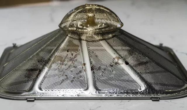 锅生锈经常洗锅水都是黄的怎么办,锅生锈了用什么才能快速消失