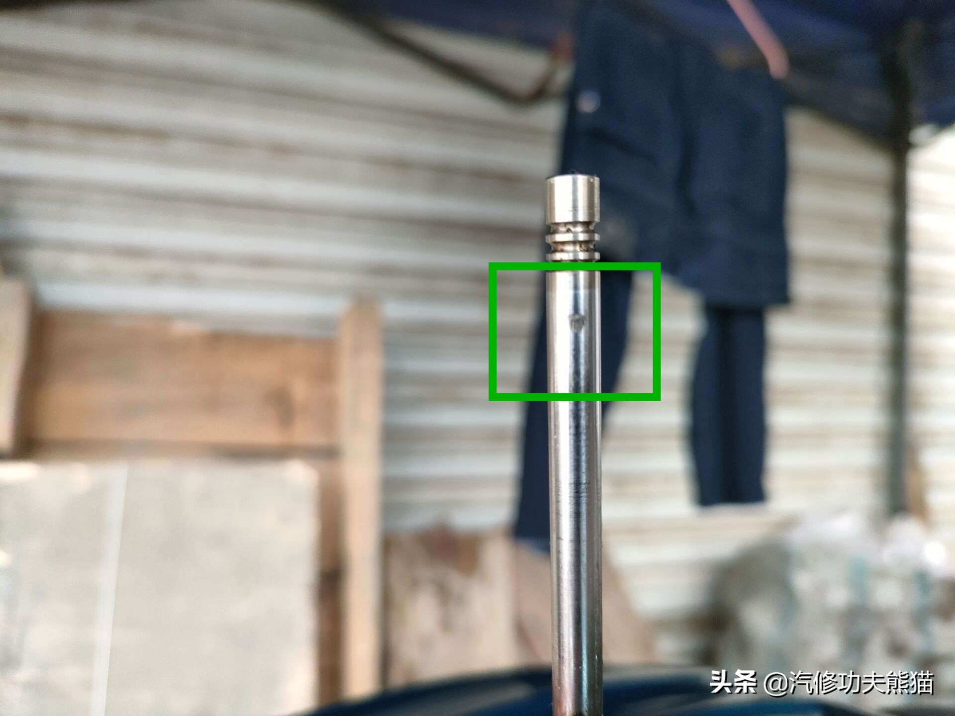 2013款奥迪a4l烧机油怎么解决,奥迪a4l突然全车无电是什么原因