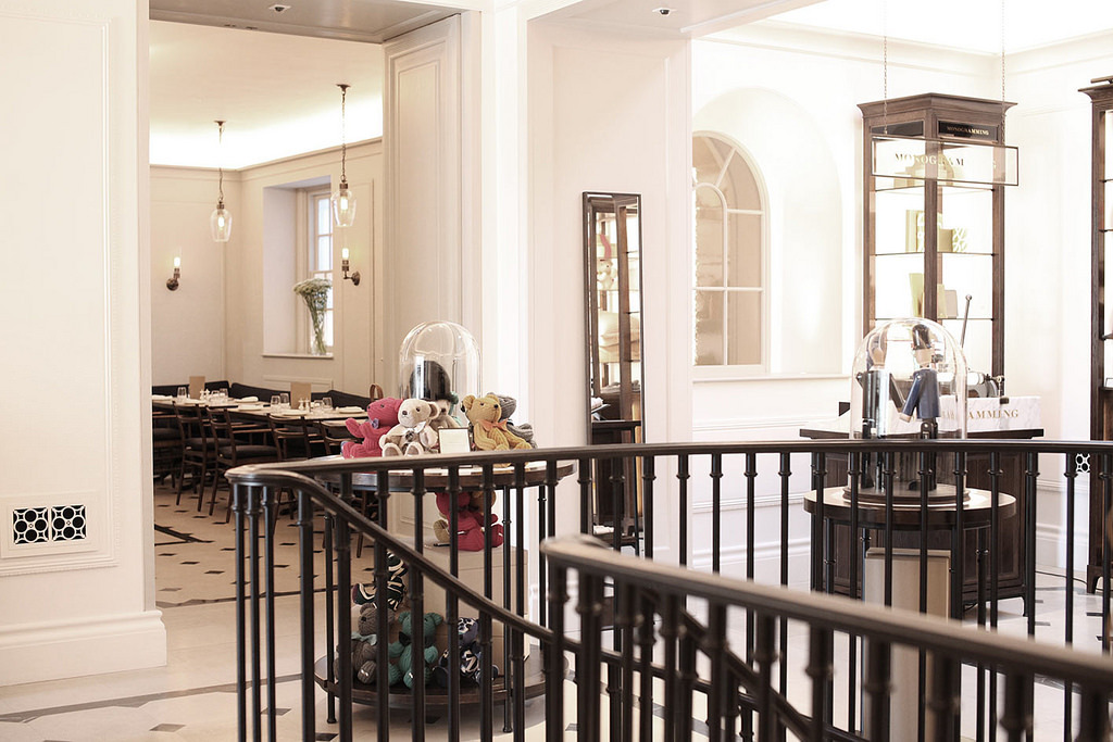 开咖啡馆的小确幸，奢侈品牌也要有