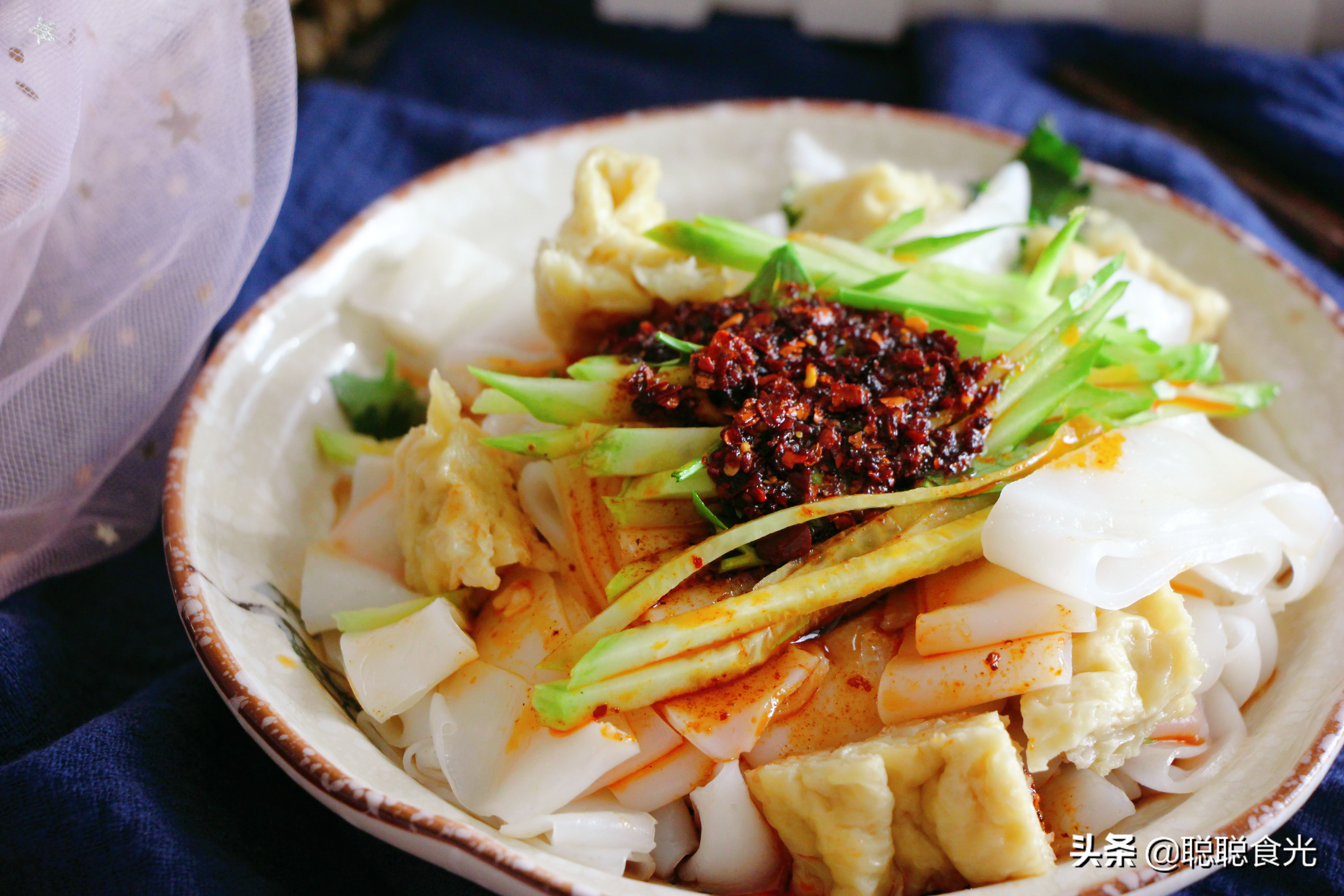 凉皮怎么做才有劲道不易断,凉皮做的不筋道还发粘怎么回事