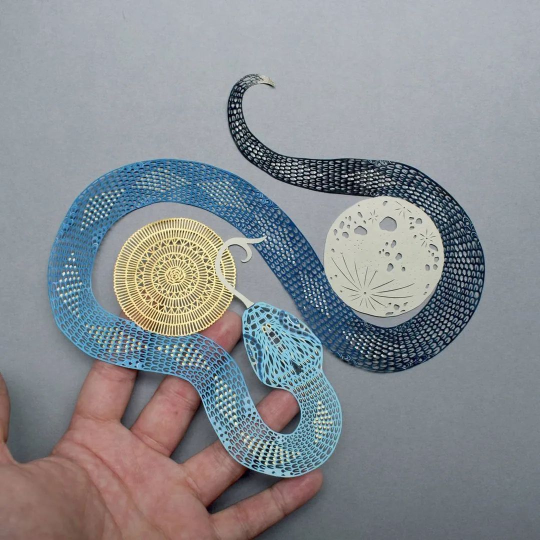 她被称为“刀王”，凭一把破刀，一张破纸，作品征服了全世界