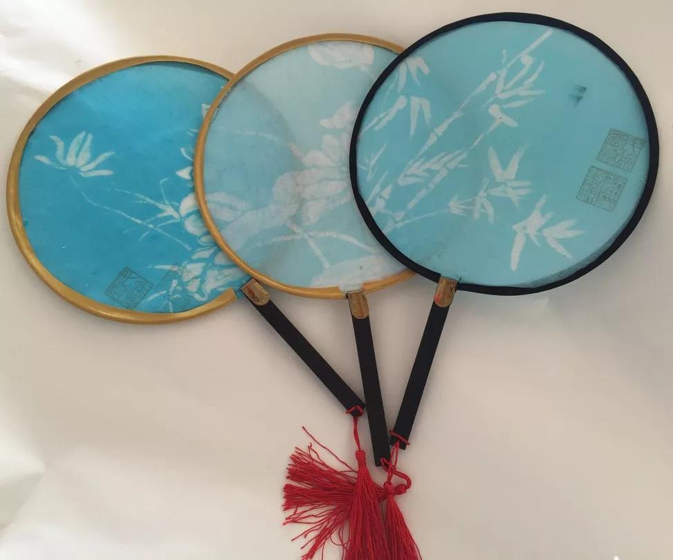 一幅新年主题画小学生,小学生新春祝福美术画