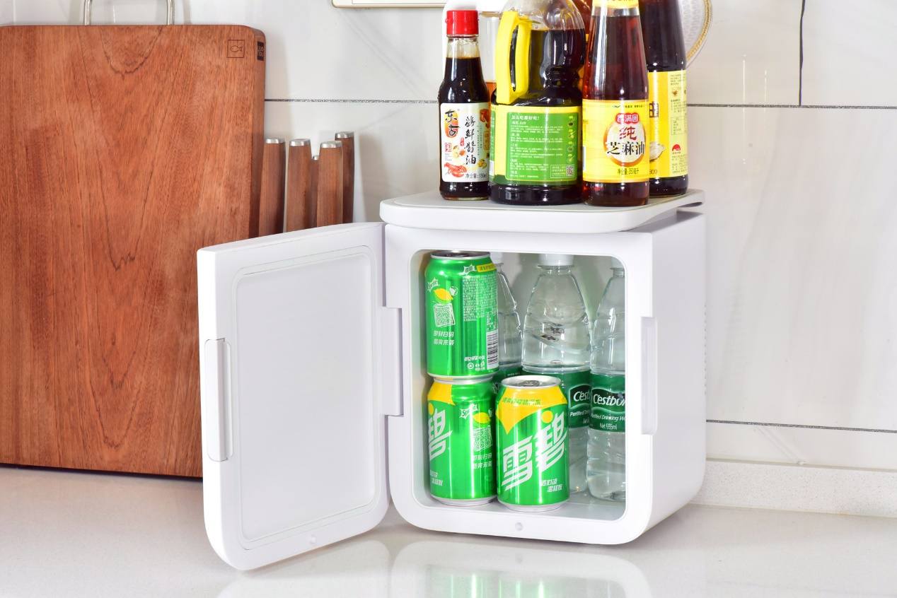 小米有品倍思把车载冰箱搬上桌？6L大容量，租房学生都能用