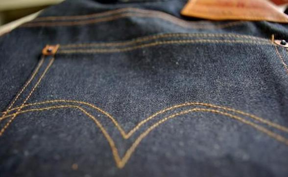 牛仔裤是时尚界的经典,牛仔裤是永不过时的经典