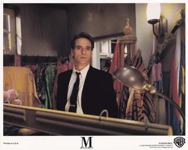 他是《洛丽塔》男主，畸形恋专业户，也是禁欲系不老男神