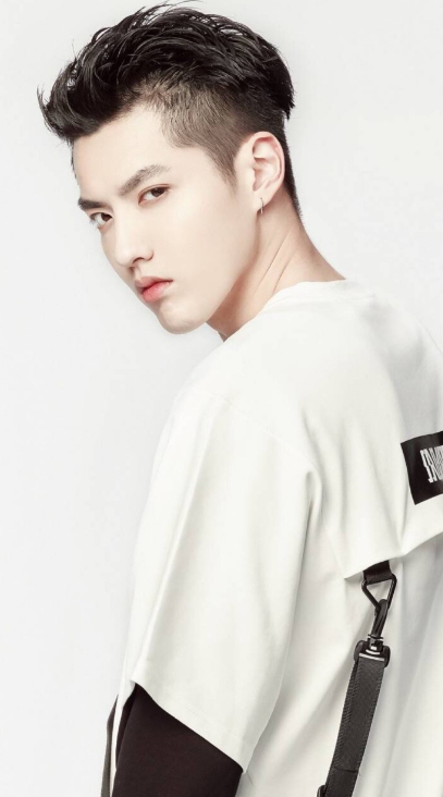 吴亦凡当过海外代购？上海海关发文，某吴巨星空运盗版名牌包