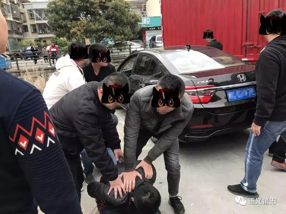 最新抓获招嫖诈骗团伙被抓的视频,莆田扫黄警察抓捕过程