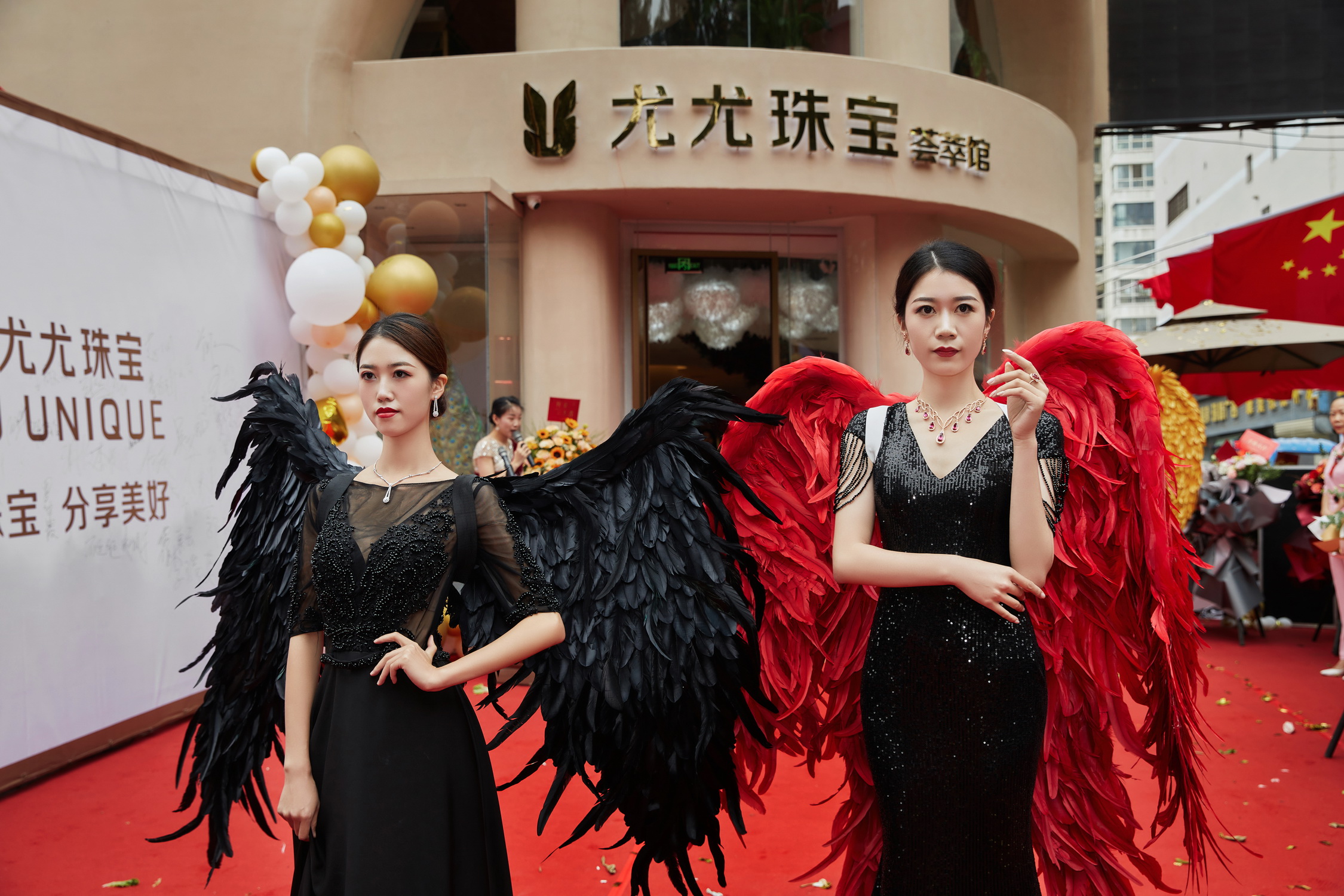 27岁回国创立珠宝新品牌新乡美女挑战平原路商圈年轻人超喜欢