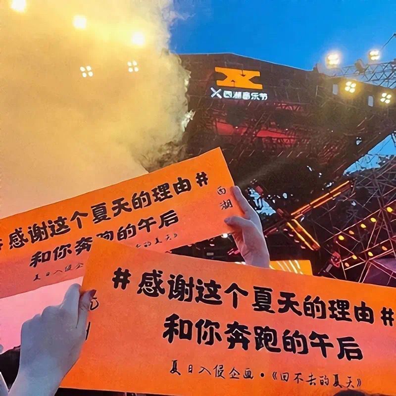 好看的微信聊天背景图片情侣,好看的微信聊天背景图高清动漫