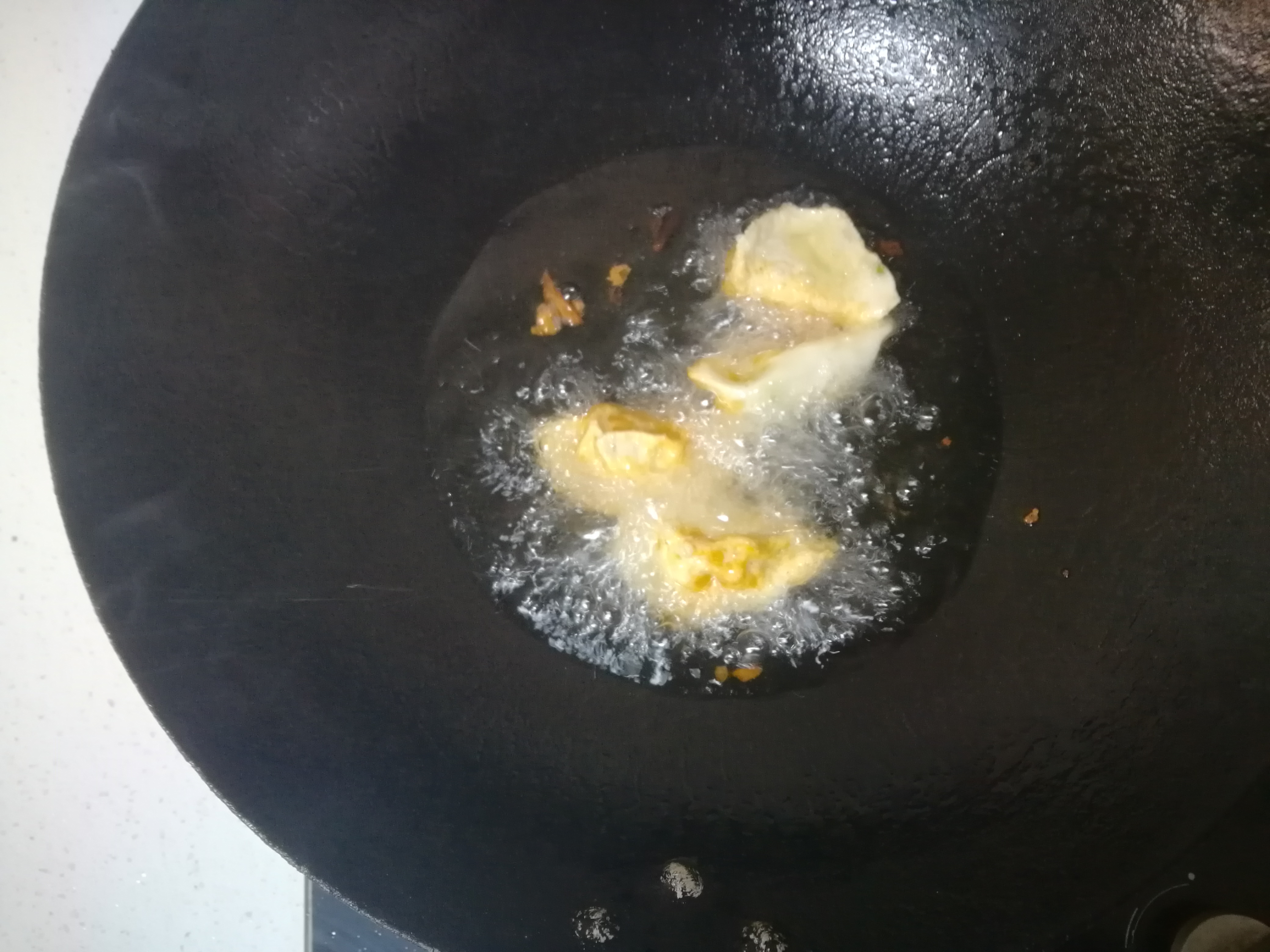 剩饺子怎么做成鸡蛋煎饺,饺子吃不完怎么办