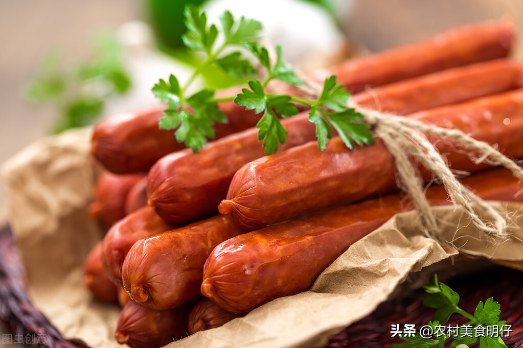 教你在家做烤肠原来这么简单,风味烤肠的家常做法怎么煎
