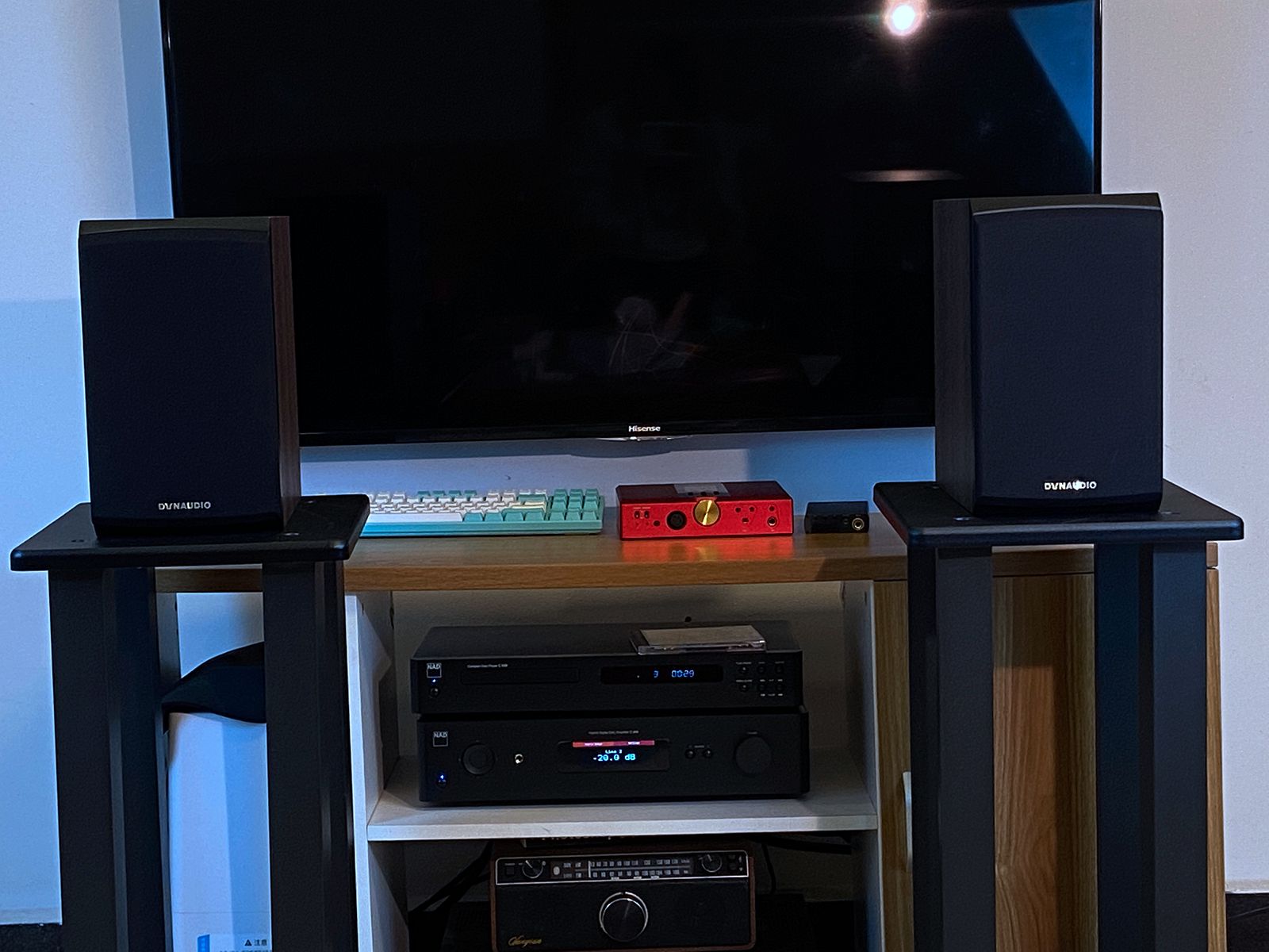 大众买得起的丹拿书架箱上手：仅靠技术细节就足以验明正身