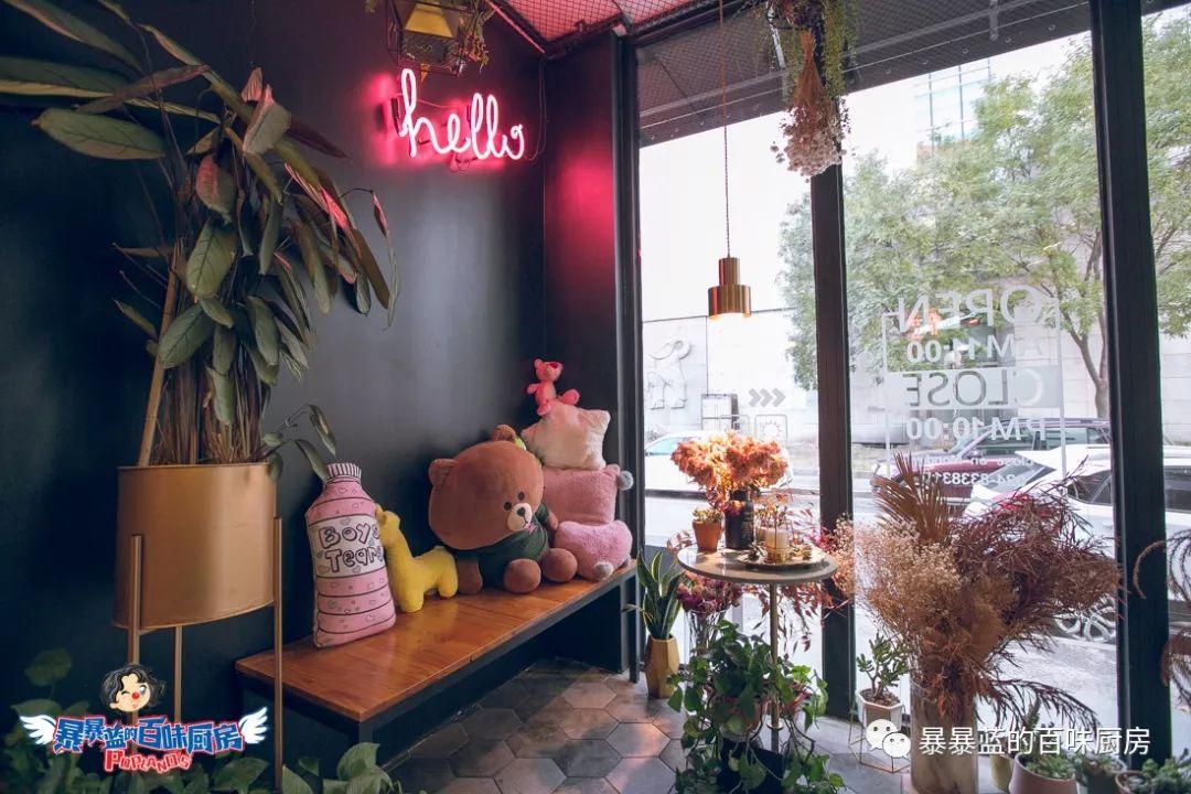 来这家店你真没办法好好吃饭，每道菜都堪比艺术品，好吃到光盘