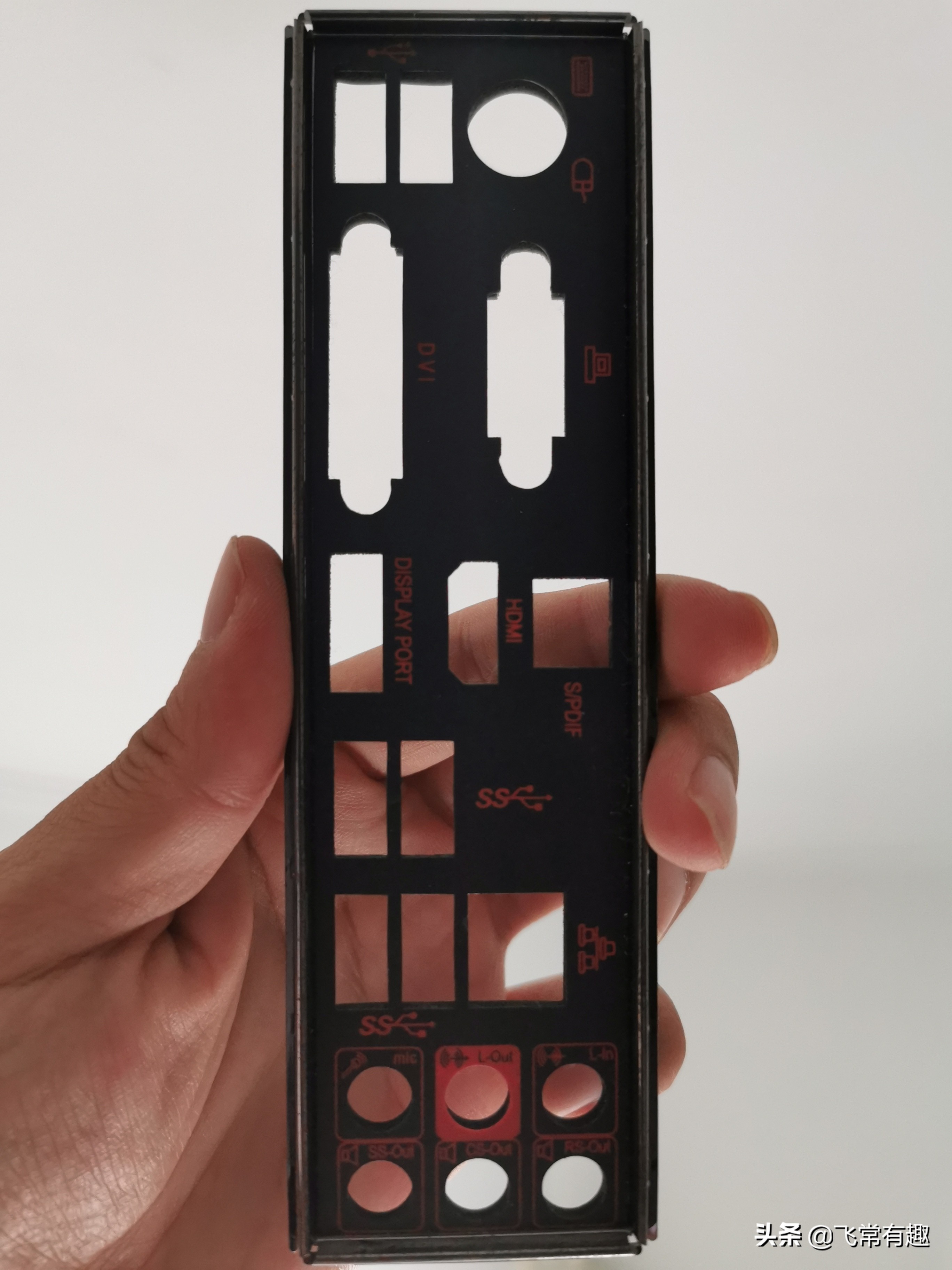 贫穷不只限制了我的想象力下一句,贫穷不只是我们的想象力