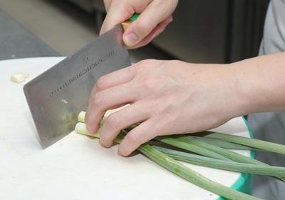 大厨怎么吃螃蟹的详细步骤,酱爆螃蟹的做法和配料