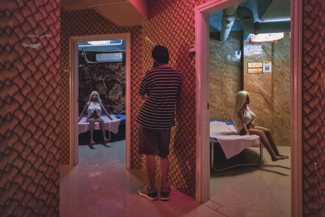 中国第一个硅胶娃娃体验馆，开在工厂区