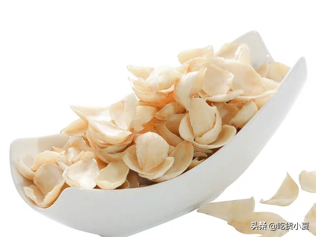 银耳怎么煲粥才能出胶原蛋白,怎样做银耳羹才能熬出胶原蛋白