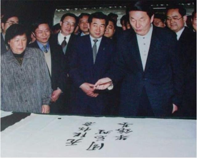 走近*镕基朱**及其家人：妻子劳安很“可爱”