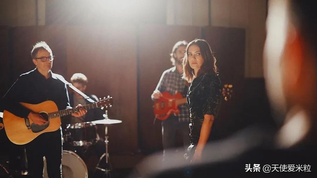 凭《我们这一天》事业翻盘，千禧女神曼迪·摩尔为何神隐多年？