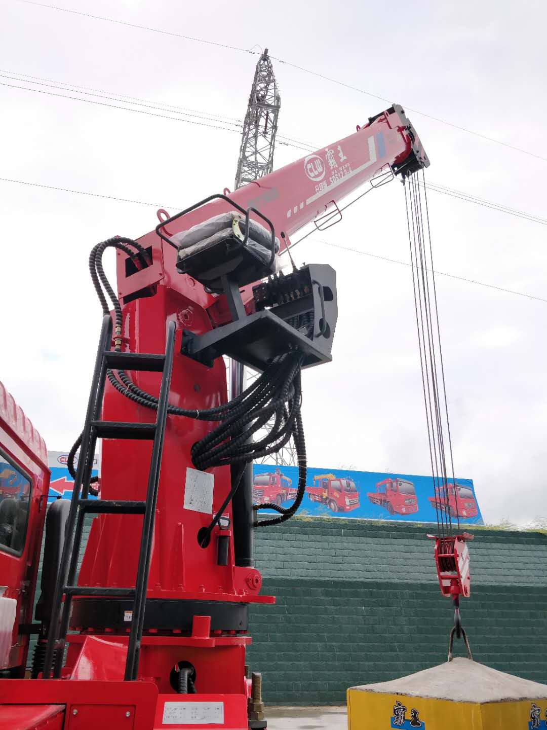 随车吊与吊车哪个好找活,随车吊一年车卖掉亏多少钱