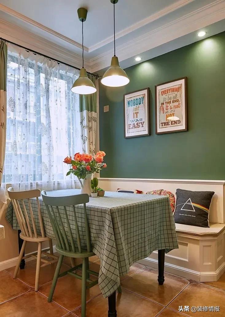 进门就是客餐厅一体卡座设计,餐厅全卡座设计效果图