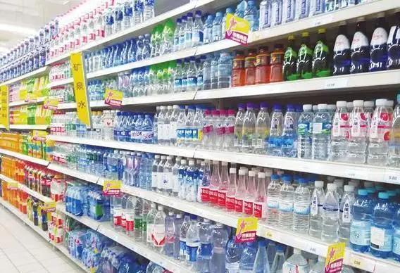 瓶子一捏就软,坚持只卖1块钱,“寒酸”的冰露现在怎么样了