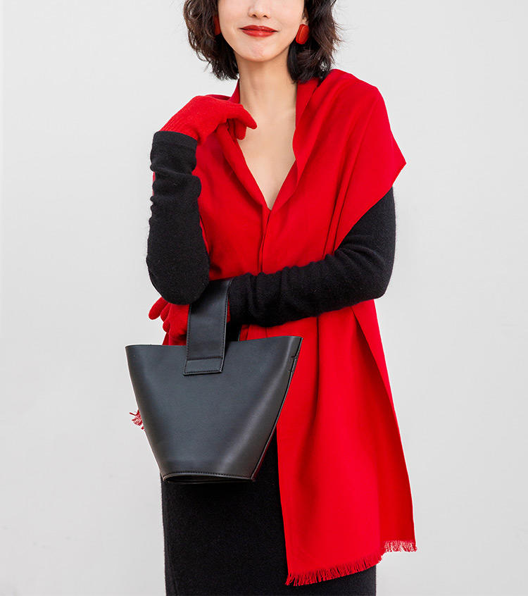 采紫禁红霞做围巾，轻暖丝滑，让你红运整年