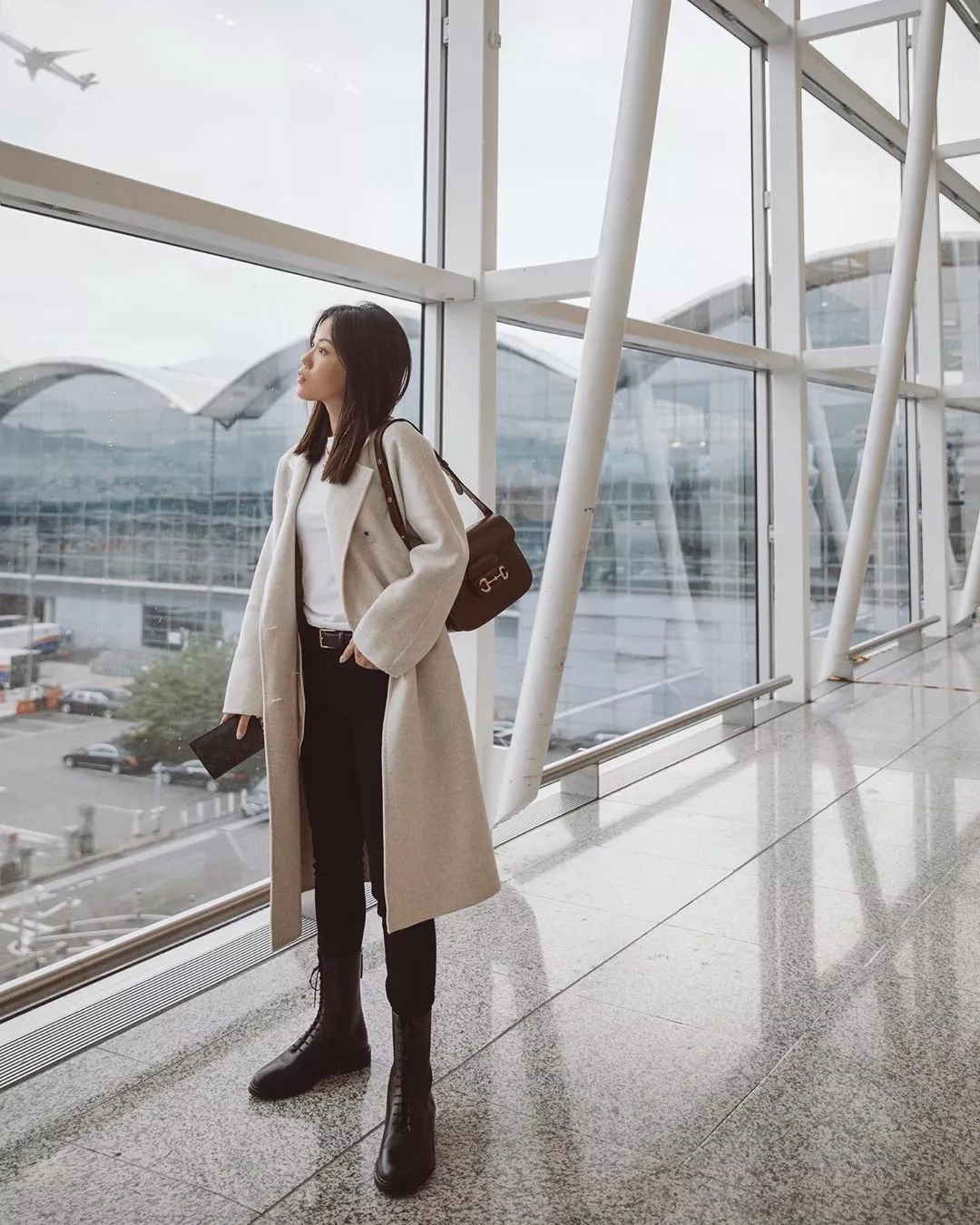 打*裤底**是上世纪的火爆单品，遗留的时尚太过守旧，直筒裤正​吃香