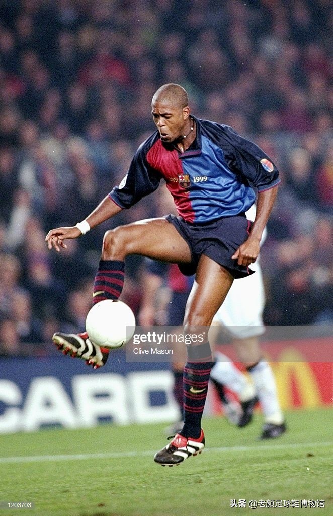 踢翻米兰王朝的贾府少年，身背“杀人犯、强奸犯”恶名的荷兰锋霸