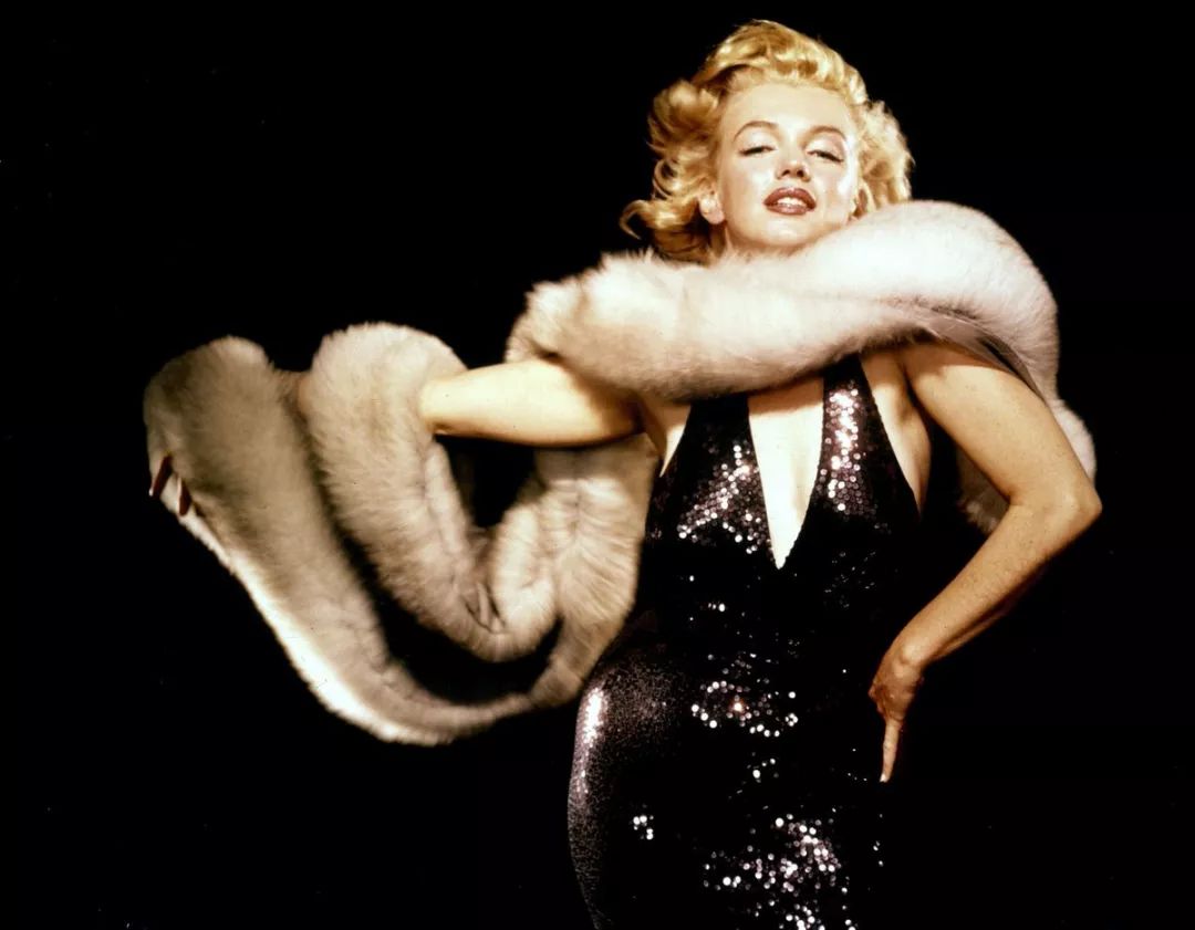 落入凡间的性感天使，36岁香消玉殒