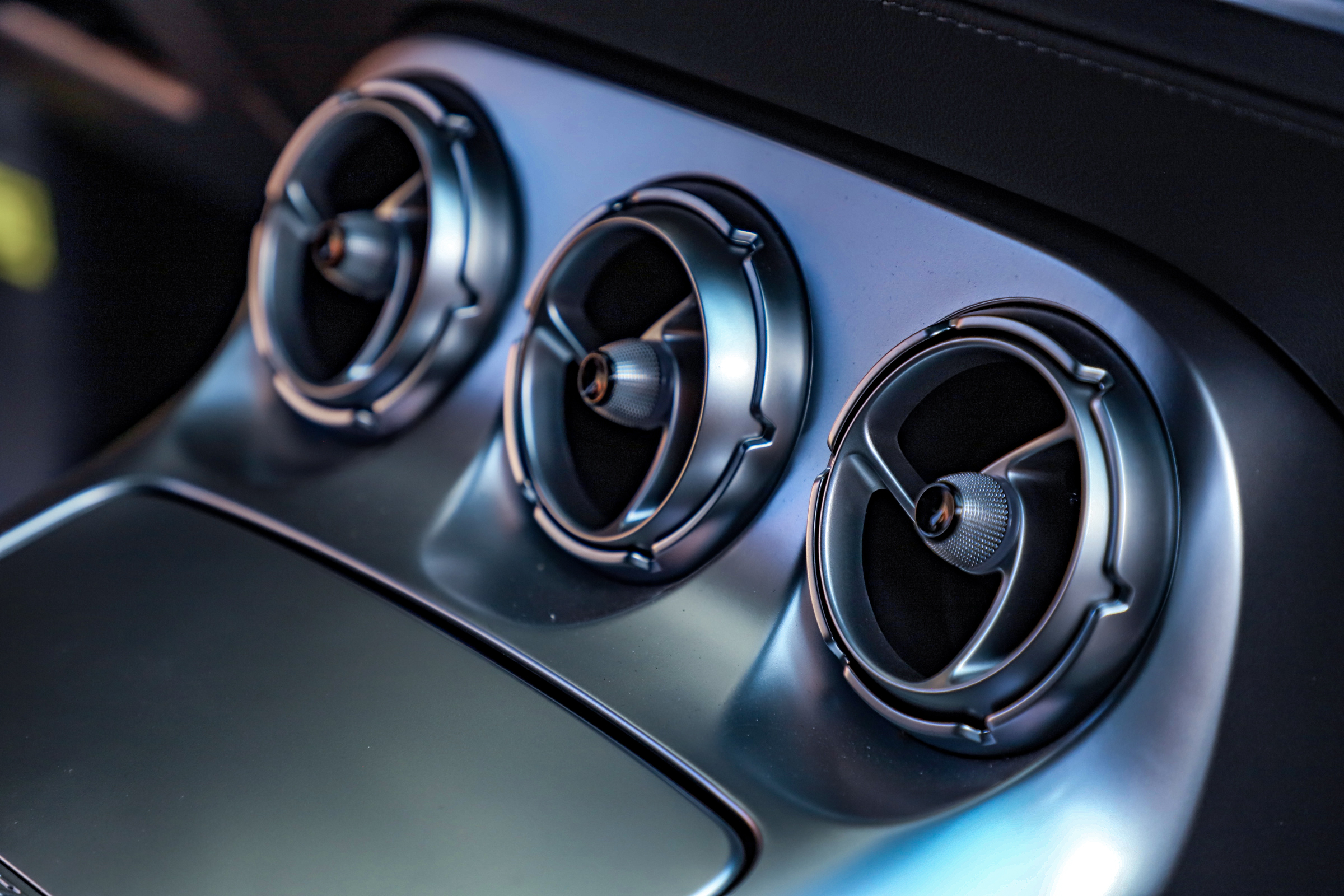 腾势x和奔驰哪个值得买,奔驰腾势x值得买吗