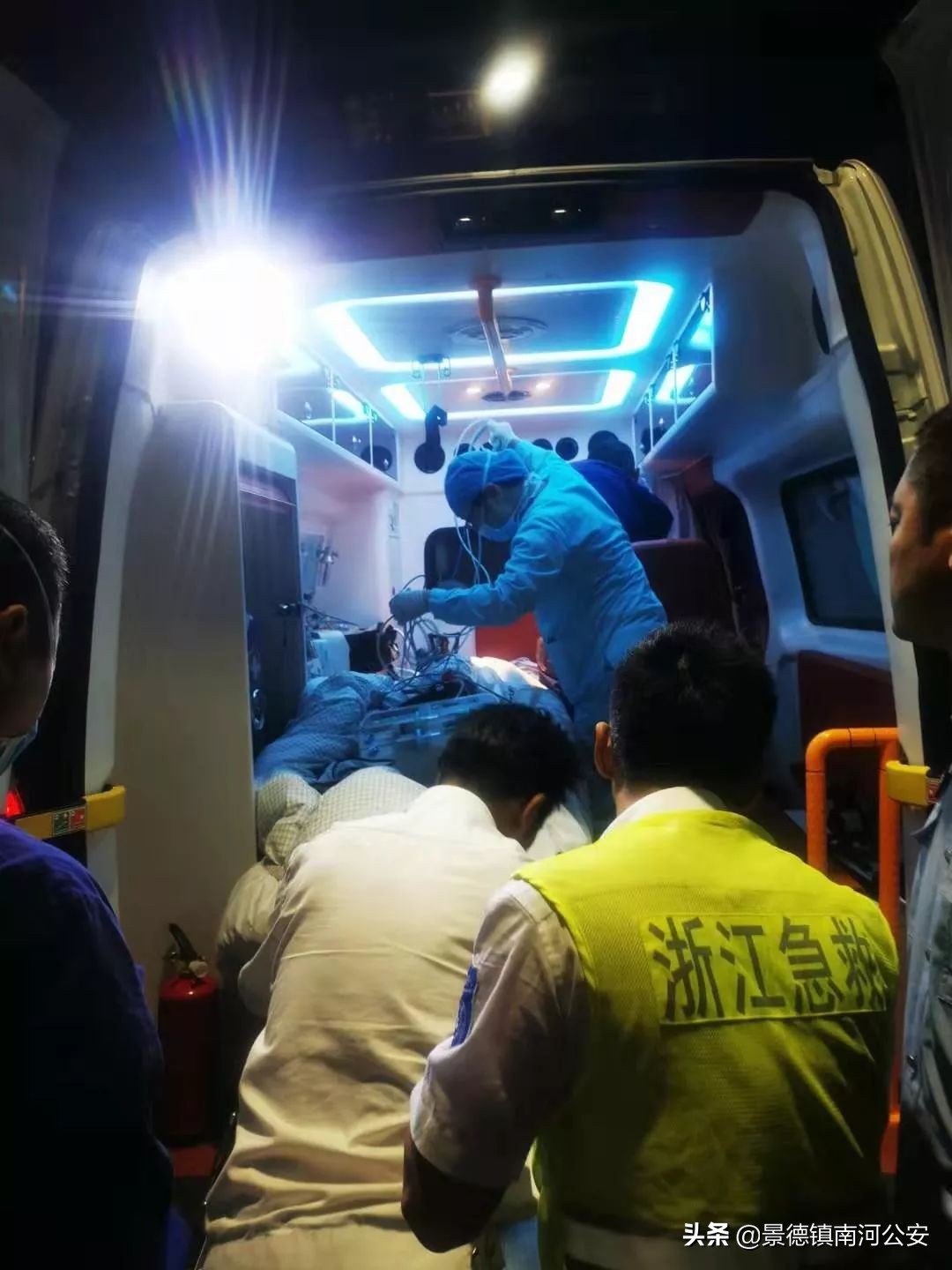 掩护群众浙江两位警察牺牲,5名民警牺牲最新消息