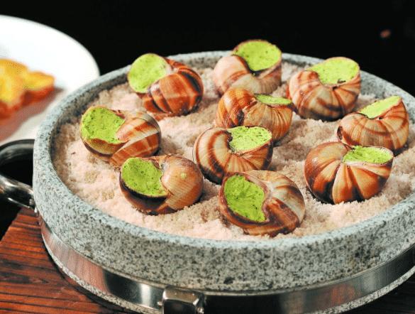 法国人为什么喜欢吃蜗牛,法国蜗牛吃什么食物