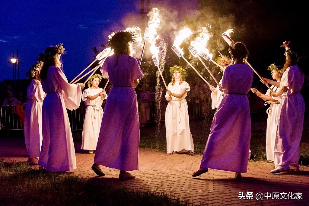 秉烛夜游烛什么意思,秉烛夜游是什么词