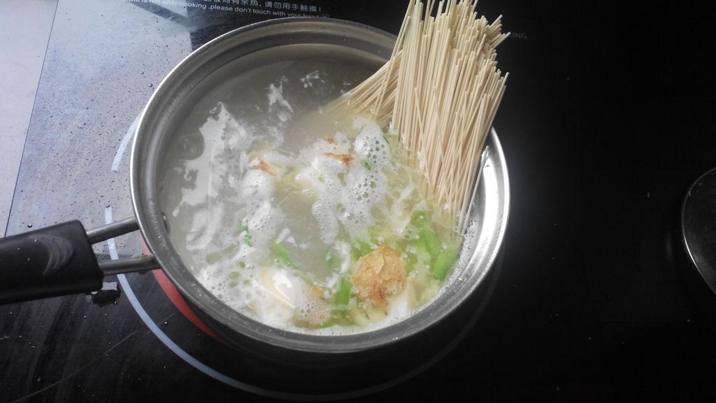 手工挂面怎么下好吃又简单,蔬菜挂面营养