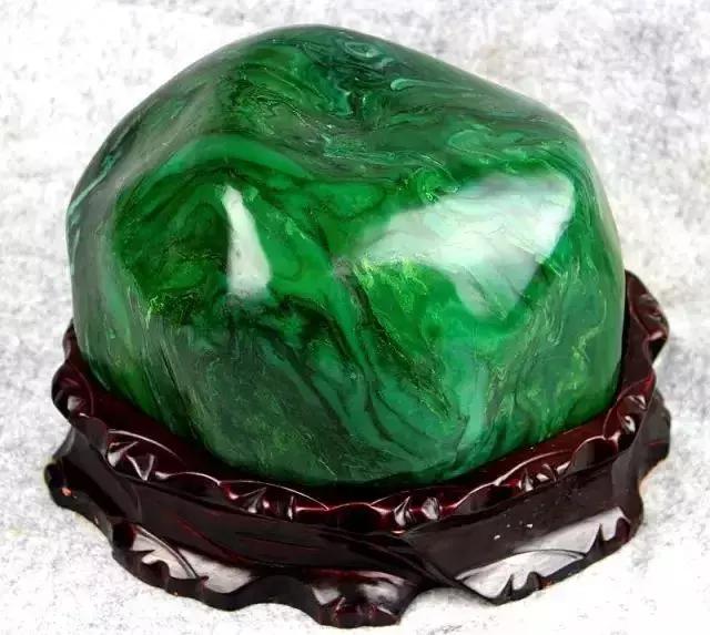 翡翠玛瑙玉髓碧玺区别,玛瑙和玉髓的区别哪个值钱